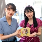 セカンドシングルの魅力をＰＲする「ＯＣＨＡ　ＮＯＲＭＡ」の斉藤円香（左）と西﨑美空＝神戸新聞社