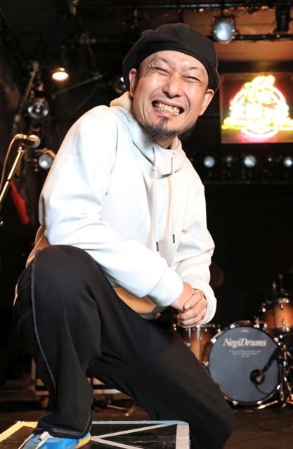 「カミングコウベは僕らにとって特別な存在やけど、あまり意識せずにやっていきたい」と語るガガガＳＰのコザック前田＝神戸市中央区琴ノ緒町２、ライブハウス「太陽と虎」