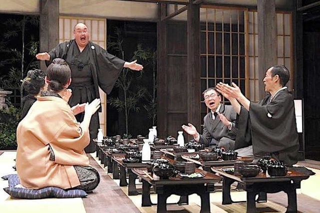 「日本文学盛衰史」の一場面（（ｃ）Ｔ．Ａｏｋｉ）