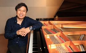 「神戸で頑張っているミュージシャンをリスペクトすることが大事」と語る小曽根真さん＝堺市、フェニーチェ堺