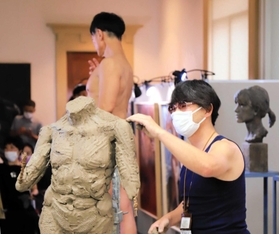 第１回ワークショップの様子＝２０２２年８月１４日、大阪市中央公会堂