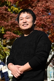 「芦屋や神戸ではいろんな人に支えられた。その感謝を音楽で表現したい」と話す松永貴志さん＝大阪市内