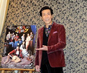 「いつか演劇で一緒にやりたいねと話していた」と鄭義信との舞台に意欲をみせる岸谷五朗＝大阪市北区