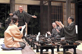 「日本文学盛衰史」の一場面（（ｃ）Ｔ．Ａｏｋｉ）