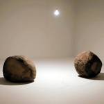 「関係項-星の影」（２０１４／２０２２年）の展示風景＝兵庫県立美術館