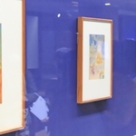 ウペンドラ・マハラティ「ブッダの涅槃を悲しむ自然」（左）などが並ぶ会場＝１３日午後、神戸市立博物館