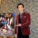 「いつか演劇で一緒にやりたいねと話していた」と鄭義信との舞台に意欲をみせる岸谷五朗＝大阪市北区