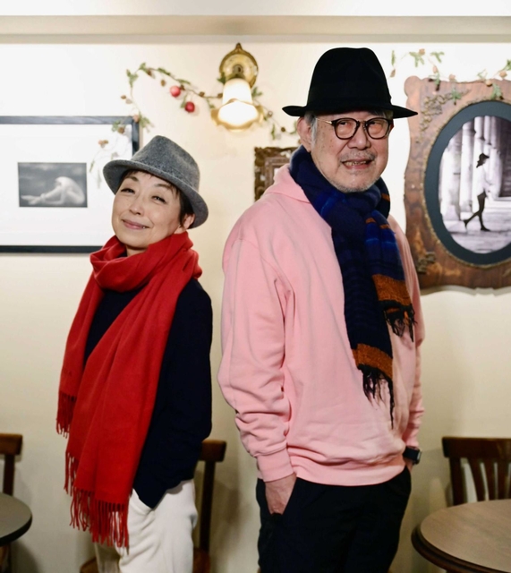 「芦屋とクミコ。カルチャーの衝突がおもしろい」と笑う松本隆（右）とクミコ＝神戸市中央区