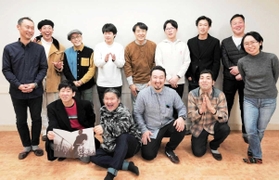 出演者たち。双日をはじめ鈴木商店ゆかりの多くの企業が公演をバックアップしている