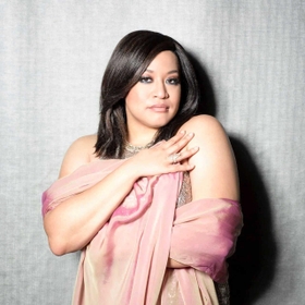 ドンナ・アンナ役を務めるミシェル・ブラッドリー（ダブルキャスト）（ｃ）ＤａｒｉｏＡｃｏｓｔａ