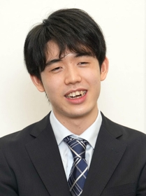 史上最年少名人になる可能性が残る藤井聡太五冠＝昨年１０月、東京都千代田区