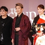 時代劇への熱い思いを語った（左から）大友啓史監督、木村拓哉さん、綾瀬はるかさん＝京都市内
