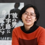 「脚本に行き詰まった時に神戸を訪れ、鈴木商店を取り巻く当時の雰囲気を感じることができた」と語る村田裕子＝神戸新聞社