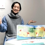 絵本「ゆきゆきだいすき」とイラストを手がけた上村愛子さん＝東京都内（提供）