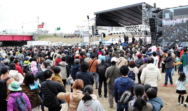 昨年開催された、第１回のＫＡＫＯＧＡＷＡ　ＭＵＳＩＣ　ＦＥＳの会場＝加古川河川敷（実行委員会提供）