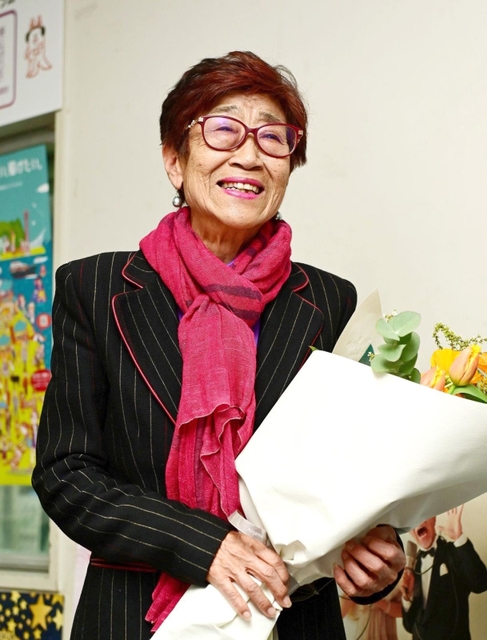 ４０年余り続けた番組「ビバ！タカラジェンヌ」の引退収録を終えた小山乃里子さん＝神戸市中央区、ラジオ関西（撮影・中西幸大）