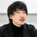 「金子さんが逮捕されなかったら、日本のプログラミング技術は今よりもっと進んでいたかも。そう思わずにはいられない」と話す松本優作監督＝大阪市内