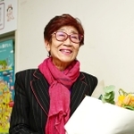 ４０年余り続けた番組「ビバ！タカラジェンヌ」の引退収録を終えた小山乃里子さん＝神戸市中央区、ラジオ関西（撮影・中西幸大）