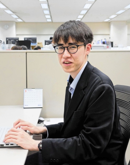上方落語台本大賞常連作家の藤丸紘生さん。「何を評価されてるのかは、講評がないので自分でも分かりません」＝神戸市中央区東川崎町１、デイリースポーツ