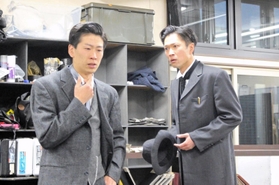 舞台の本番を前に、通し稽古を行う役者たち＝東京都北区