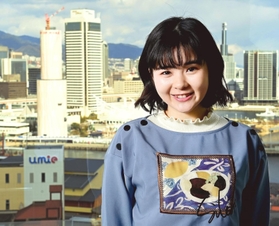アイドルから俳優に転身し、舞台など活動のやりがいを語る田村芽実さん＝神戸新聞社（撮影・中西幸大）