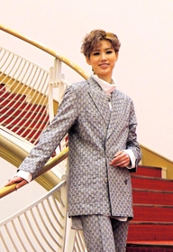 宝塚雪組トップ、彩風咲奈＝宝塚大劇場