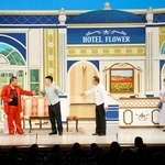新座長２人の初公演にはベテラン座員らが出演した（吉本興業提供）