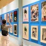 歴代の作品ポスターが展示された会場＝神戸市中央区京町、神戸市立博物館（（Ｃ）　Ｓｔｕｄｉｏ　Ｇｈｉｂｌｉ）