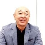 「４兄弟のやりとりは、あるある、と共感してもらえるはず」と語る高橋克実＝大阪市内