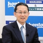 将棋をテーマにトークを交わす井上慶太九段＝２１日、大阪市北区、ＭＡＲＵＺＥＮ＆ジュンク堂書店梅田店
