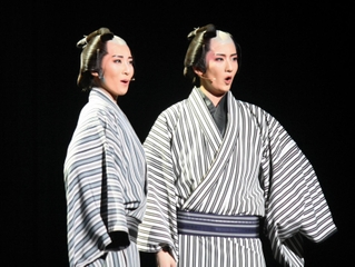 【美品】 月の燈影 ビデオ 宝塚歌劇 花組バウホール公演 レトロ 美品】 月の燈影 ビデオ 宝塚歌劇 花組バウホール公演 レトロの