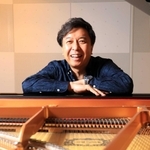 取材に応じ、ソネでの思い出や神戸のジャズシーンについて語った小曽根真さん。「ソネには本当に育ててもらった」＝２０２２年１１月２５日、堺市内（撮影・鈴木雅之）
