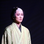 わけありの過去を持つ幸蔵（礼華はる）＝宝塚バウホール