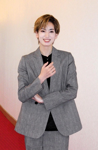 ７日に開幕する宝塚歌劇花組公演について見どころや抱負を語るトップスター柚香光＝宝塚大劇場