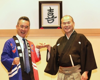 ５周年を前に思いを語る笑福亭仁智会長と伊藤史隆新支配人＝神戸市兵庫区新開地２