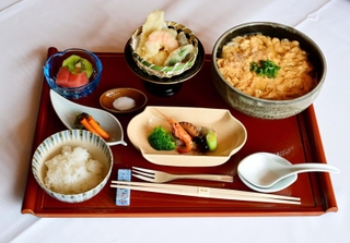 藤井聡太王位が注文した「うどん膳（卵とじ）」＝神戸市北区有馬町、中の坊瑞苑（撮影・斎藤雅志）