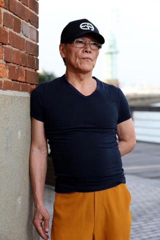 コロナ禍を経て迎える３年以上ぶりのコンサートを前にした、もんたよしのりさん＝神戸市中央区東川崎町１（撮影・長嶺麻子）