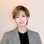 ７日に開幕する宝塚歌劇花組公演について見どころや抱負を語るトップスター柚香光＝宝塚大劇場