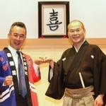 ５周年を前に思いを語る笑福亭仁智会長と伊藤史隆新支配人＝神戸市兵庫区新開地２