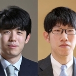 藤井聡太王位（左）と佐々木大地七段