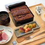 佐々木大地七段が注文した「国産うな重膳」＝１３日、神戸市北区有馬町、有馬温泉の旅館「中の坊瑞苑」（撮影・風斗雅博）