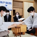 佐々木大地七段に勝ち、対局を振り返る藤井聡太王位＝１４日午後５時２９分、神戸市北区有馬町、中の坊瑞苑（撮影・長嶺麻子）