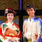 宝塚花組「鴛鴦歌合戦」新人公演で初主演した天城れいん（右）と朝葉ことの＝宝塚大劇場