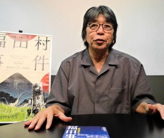 「事件のことを知ったからには伝えなくては。その思いが根底にある」と話す森達也監督＝大阪市内