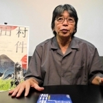「事件のことを知ったからには伝えなくては。その思いが根底にある」と話す森達也監督＝大阪市内