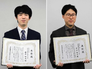 藤井聡太七冠（左）と井山裕太二冠