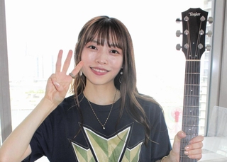 「オリックス優勝の日に新曲をリリースできて、ミュージシャンとしては光栄」と話す田畑実和さん＝神戸新聞社