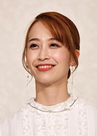 退団会見で笑顔を見せる月組トップ娘役・海乃美月＝宝塚市栄町１、宝塚大劇場（撮影・長嶺麻子）