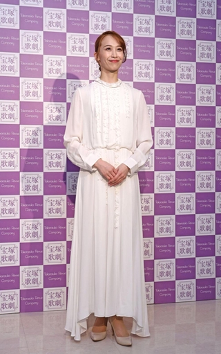 退団会見に臨んだ月組トップ娘役・海乃美月＝宝塚市栄町１、宝塚大劇場（撮影・長嶺麻子）