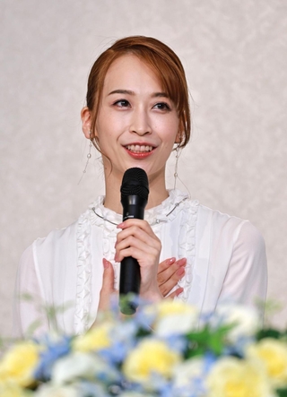 退団会見に挑んだ月組トップ娘役・海乃美月＝宝塚市栄町１、宝塚大劇場（撮影・長嶺麻子）
